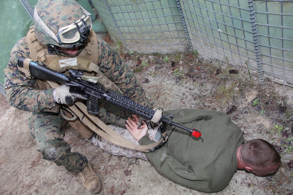 2nd LAAD Marines hone weapons tactics