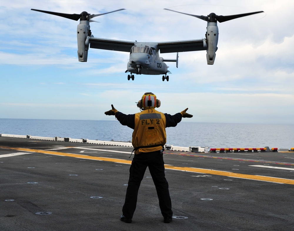MV-22 Osprey Approaches Landing