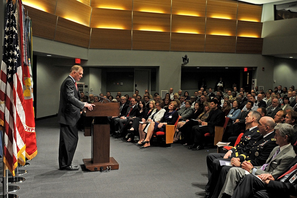 Lynn praises work, successes of IED-defeat agency
