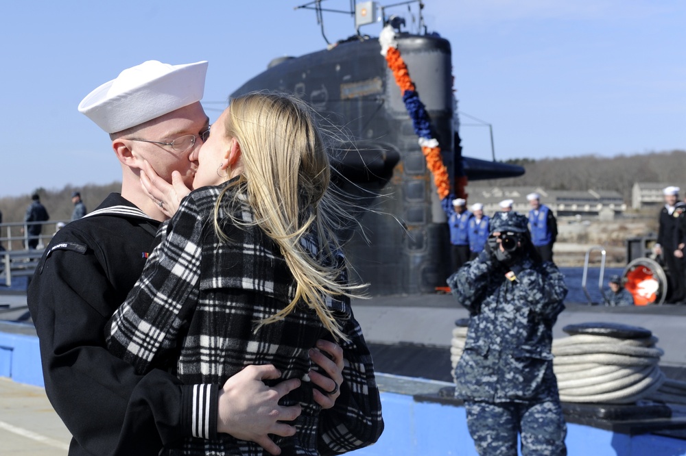 USS Memphis  Returns Home