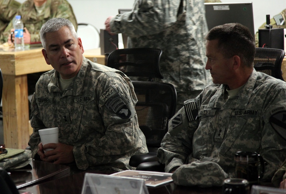 Maj. Gens. Campbell and Allyn Meet in FOB Salerno
