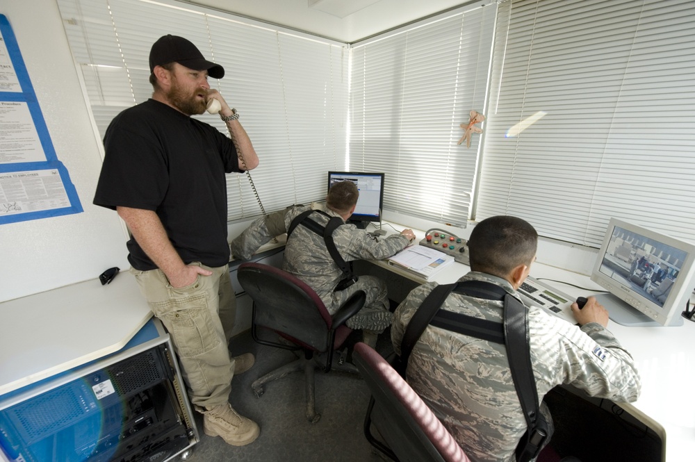 Airmen harness radiation to aid in vehicle searches