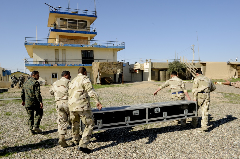 USAF delivers weather gear to IqAF