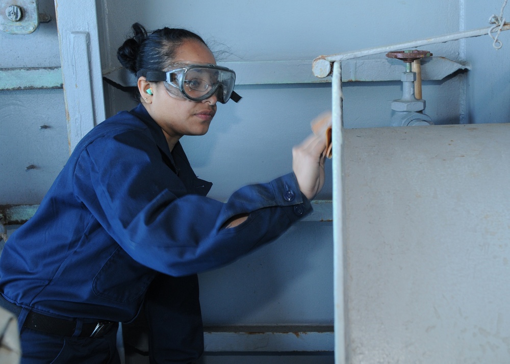 Ronald Reagan sailor conducts maintenance