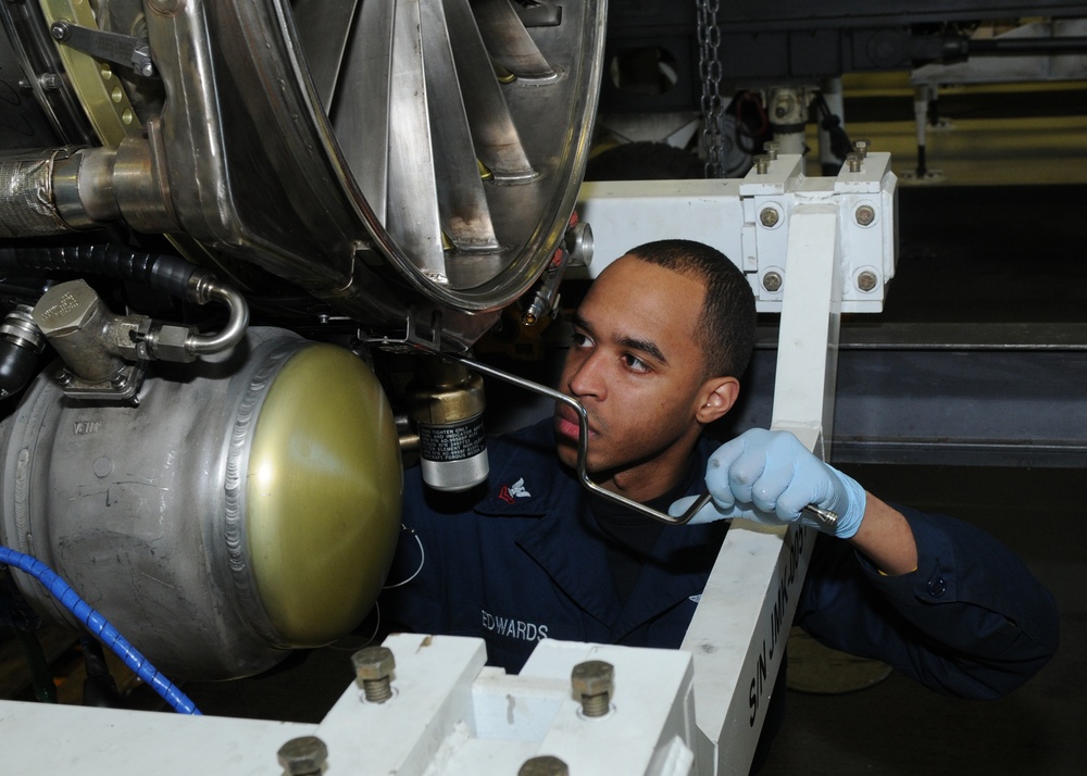 Ronald Reagan sailor conducts maintenance