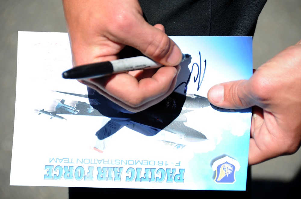 Future Aviators Gain Interest in F-16