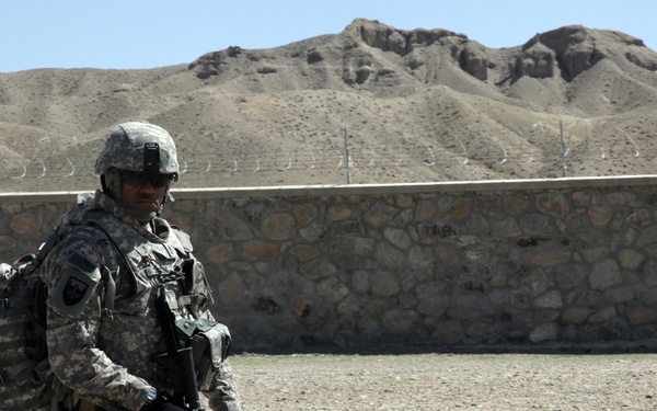 ISAF forces visit Karis Shorabak