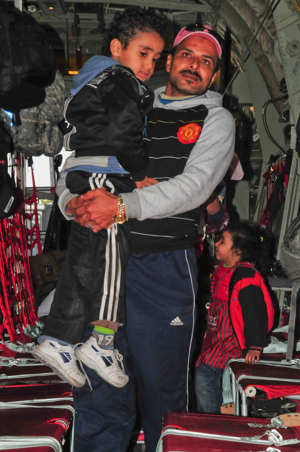 US forces transport displaced Egyptians from Tunisia