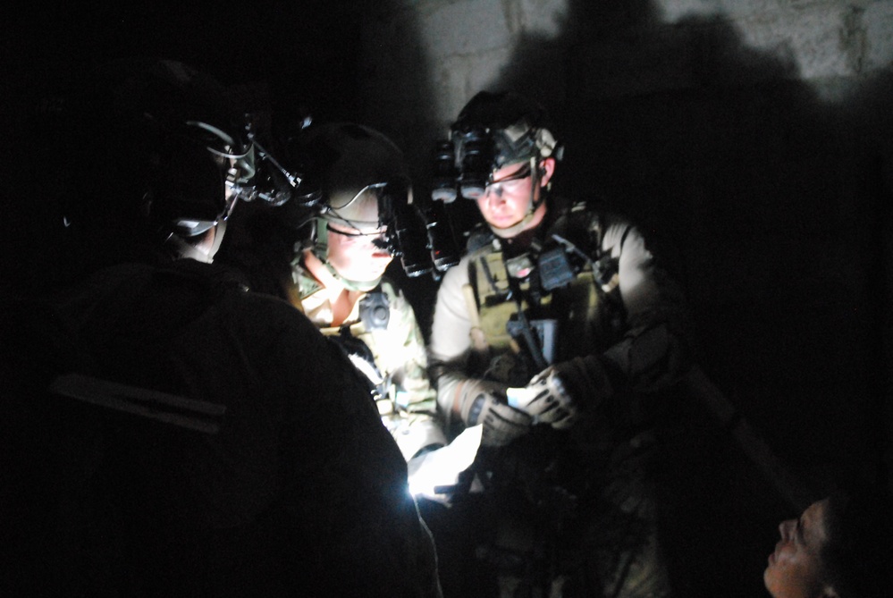 US Special Operations soldiers conduct nighttime training for Fused Response exercise