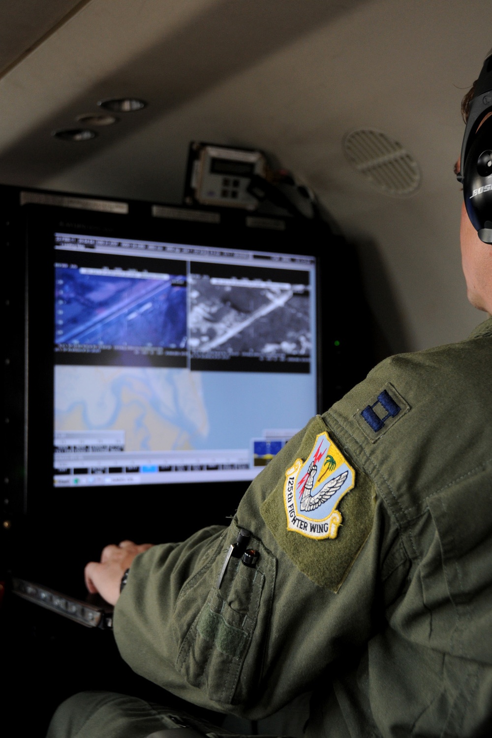 RC-26B Mission Systems Operator synchronized data during training flight