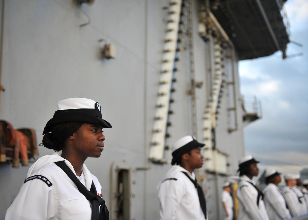 USS Abraham Lincoln Sailors Man the Rails in Pearl Harbor
