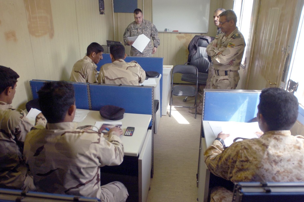 US Soldiers teach Iraqi signal forces basic electronics