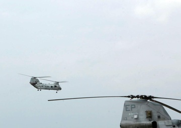 CH-46E Sea Knight helicopter departs NAF Atsugi