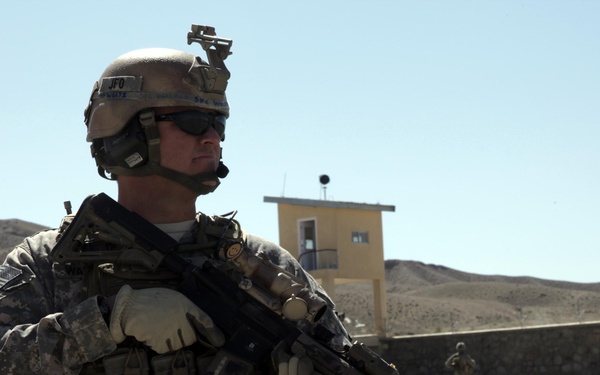 ISAF Conducts Building Assessment Survey in Karis Shorabak