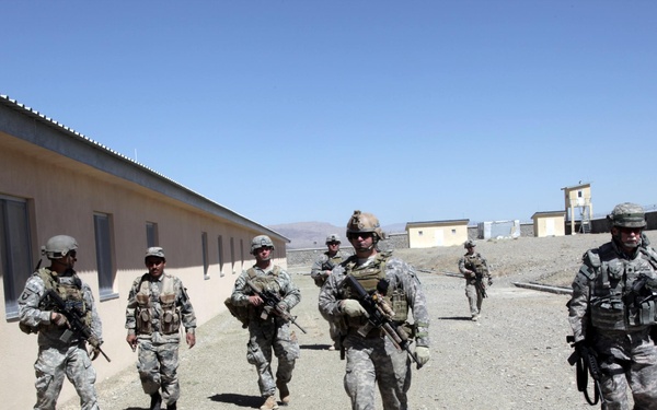 ISAF Conducts Building Assessment Survey in Karis Shorabak