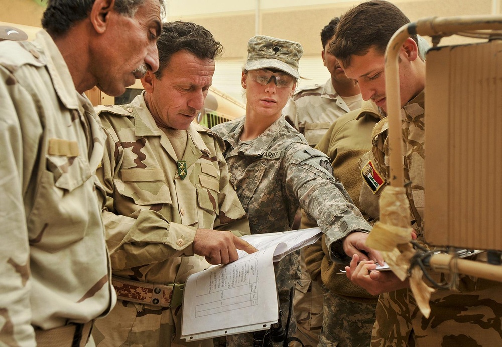 Iraqi mechanics learn to keep their army running smoothly