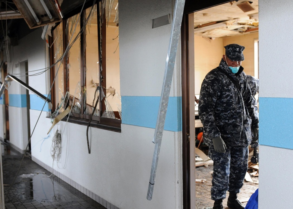 Misawa Sailors Begin Cleanup at Local Fishing Port