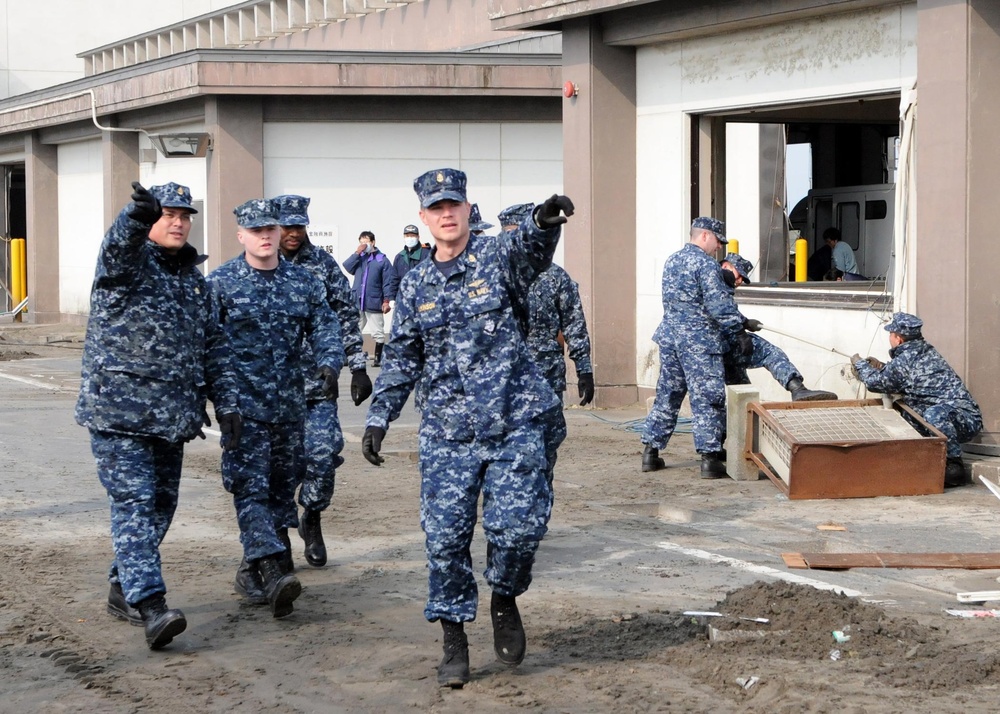 Misawa Sailors Begin Cleanup at Local Fishing Port