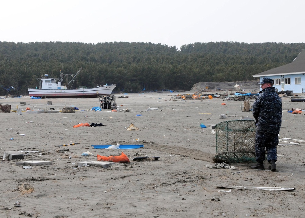 Misawa Sailors Begin Cleanup at Local Fishing Port