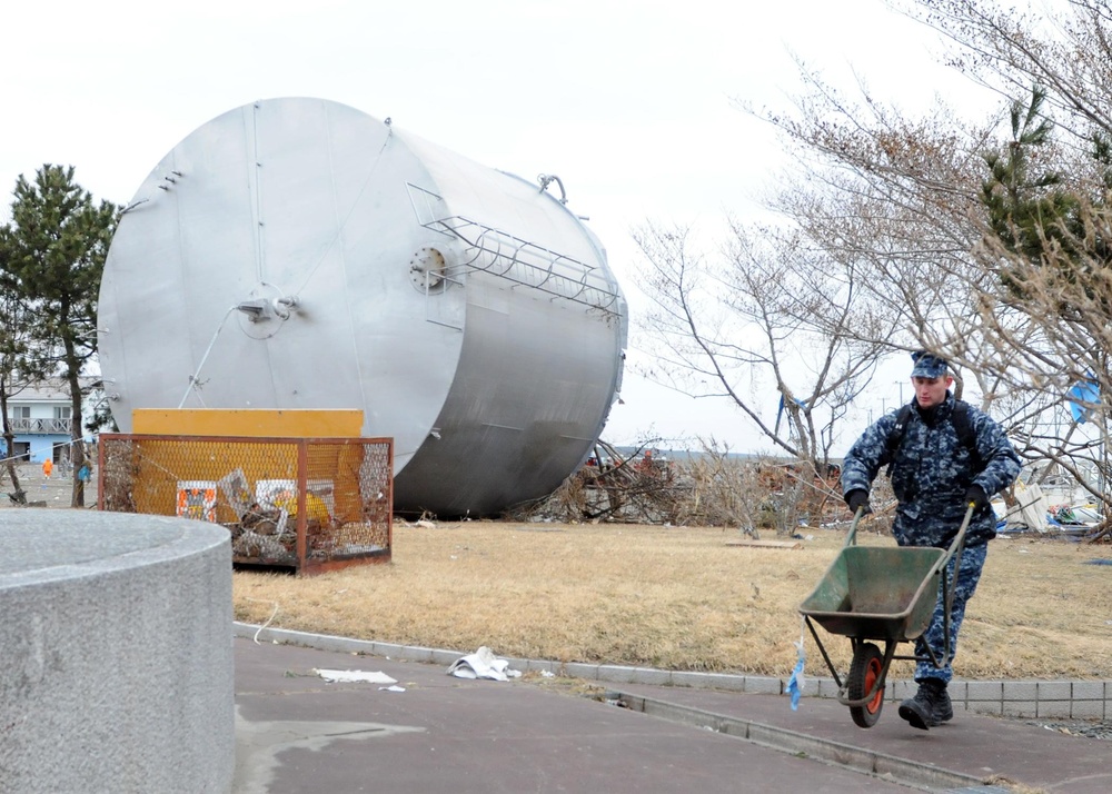 Sailors Continue to Aid with Recovery Efforts