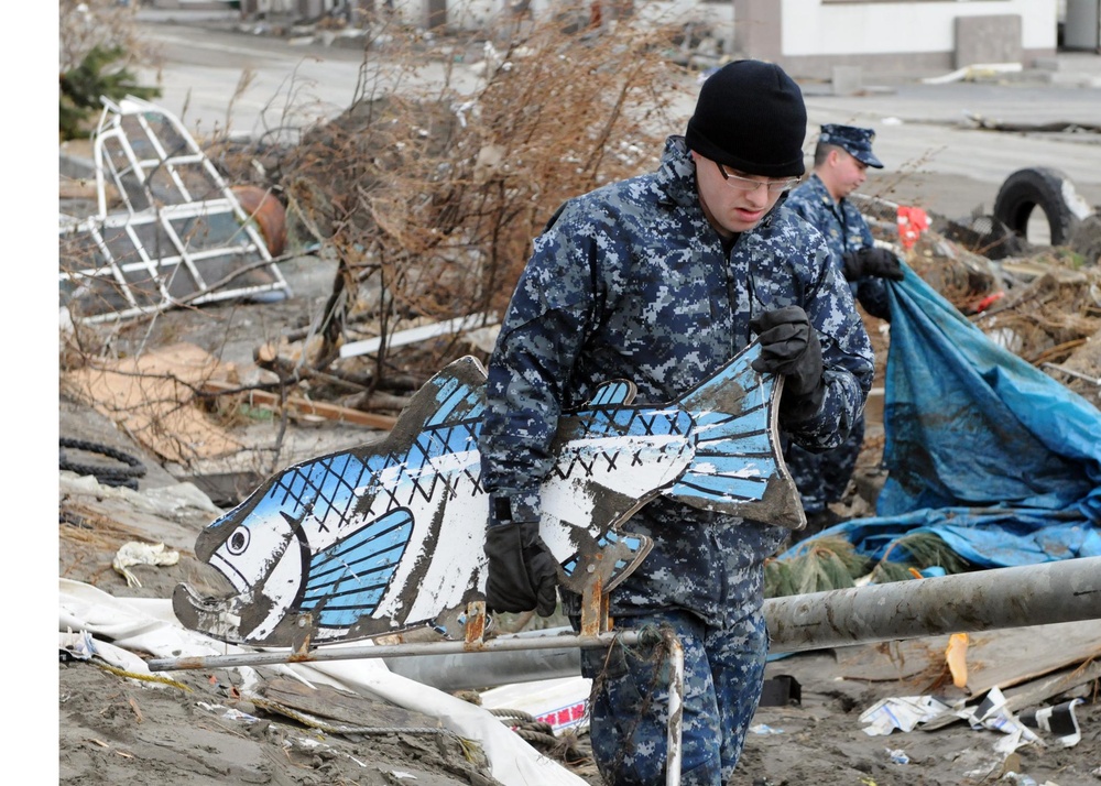 Sailors Continue to Aid with Recovery Efforts