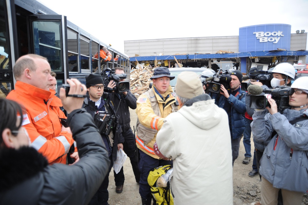 Search-and-Rescue Workers Arrive in Ofunato