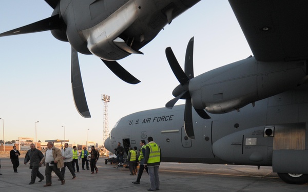 U.S. forces evacuate Egyptian citizens from Tunisia
