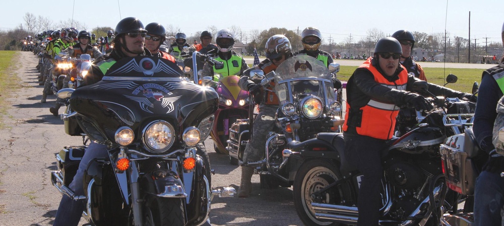 Sons of Anarchy stars join Fort Hood Soldiers during mentorship ride