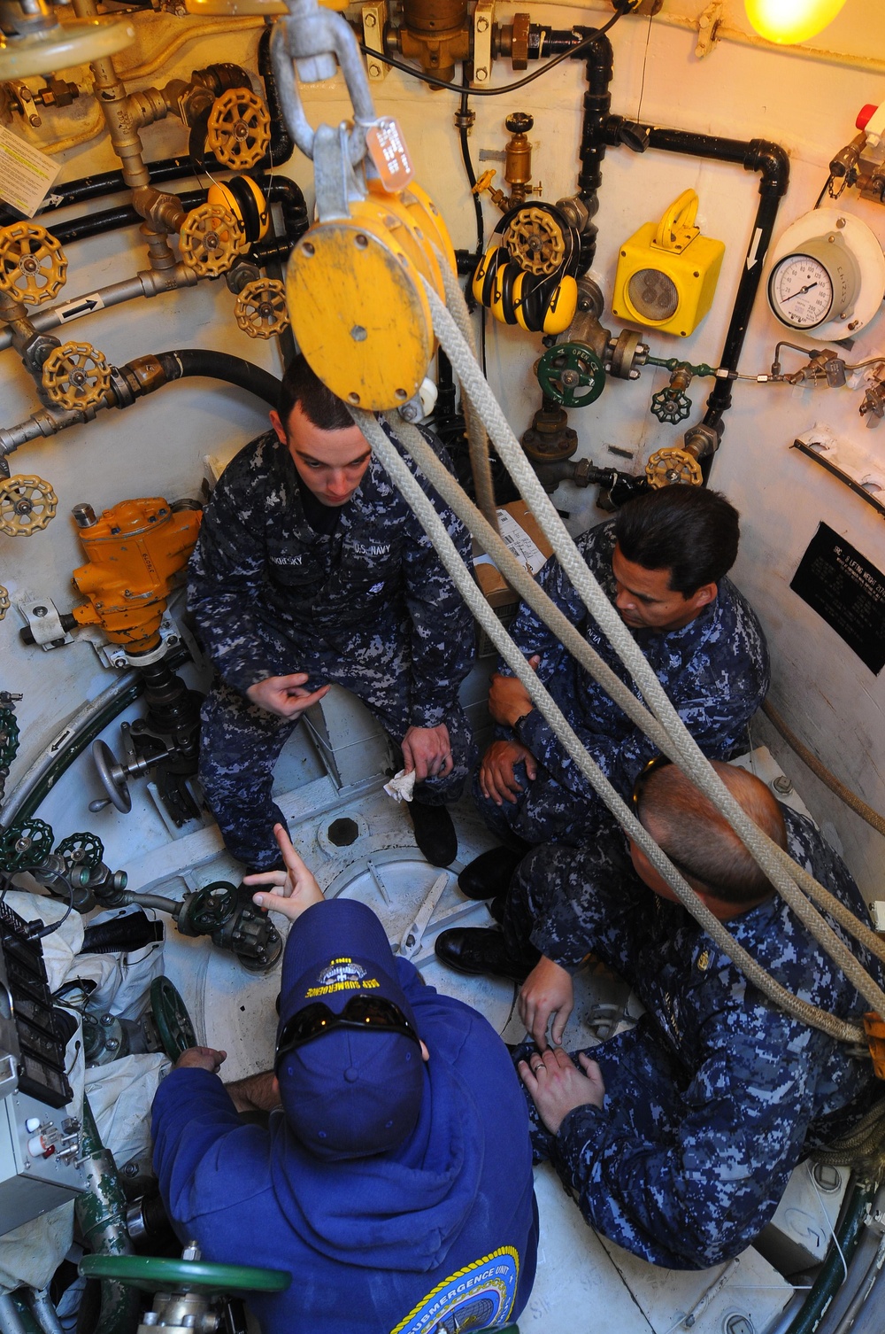 Submarine rescue chamber