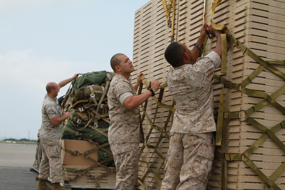 Operation Tomodachi: 7th Comm Battalion delivers critically-needed supplies