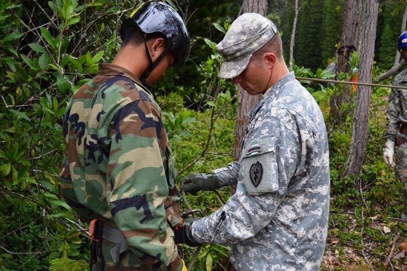 CAB, Hawaii JROTC cadets conduct rappelling exercises