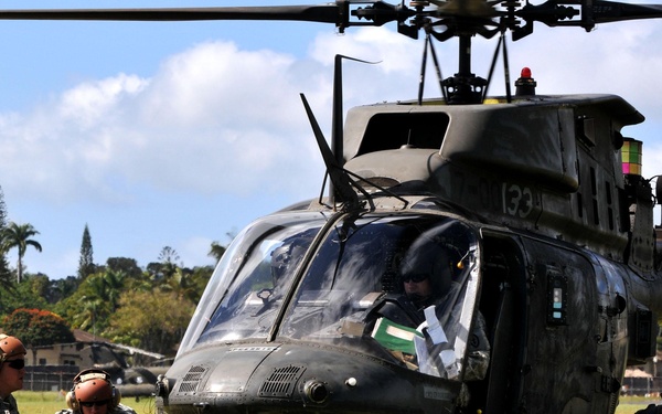 Lightning Horse loads ‘Hellfire’ missiles during FARP training