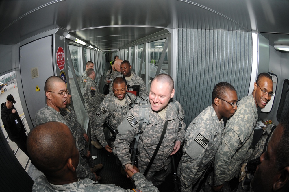 44th Expeditionary Signal Battalion Soldiers Deploy to Afghanistan