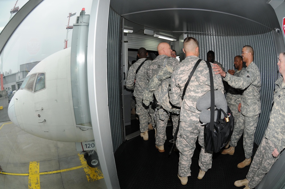 44th Expeditionary Signal Battalion soldiers deploy to Afghanistan