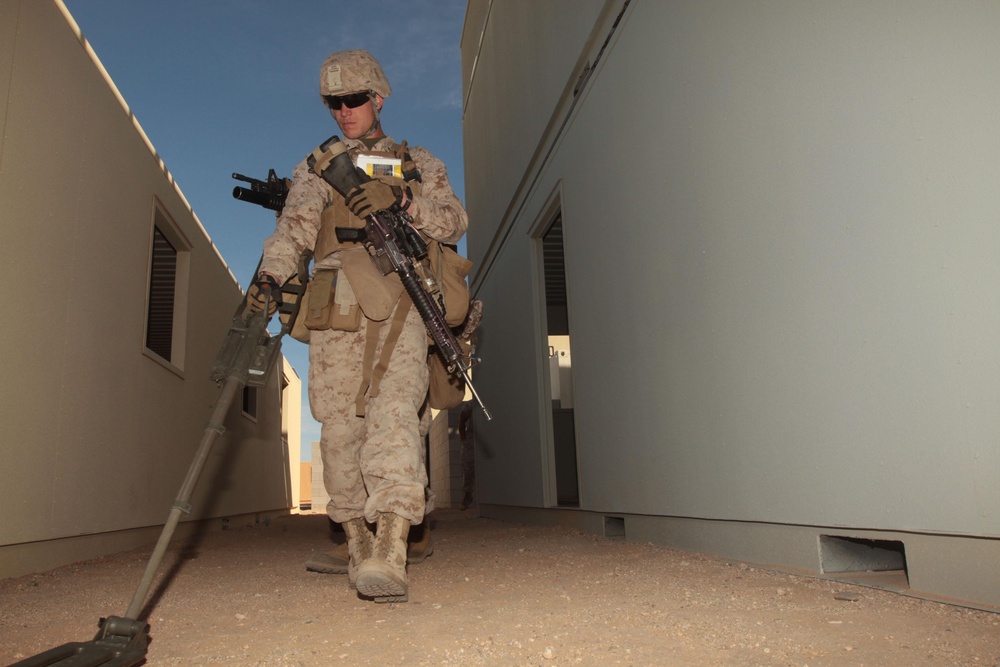 Marines train to counter IED threats