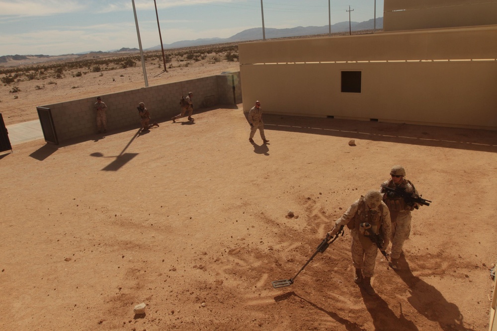 Marines train to counter IED threats