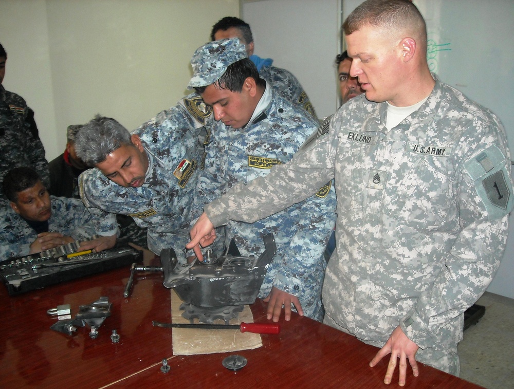 ‘First Lightning’ Battalion conducts maintenance training with 1st Iraqi Federal Police partners