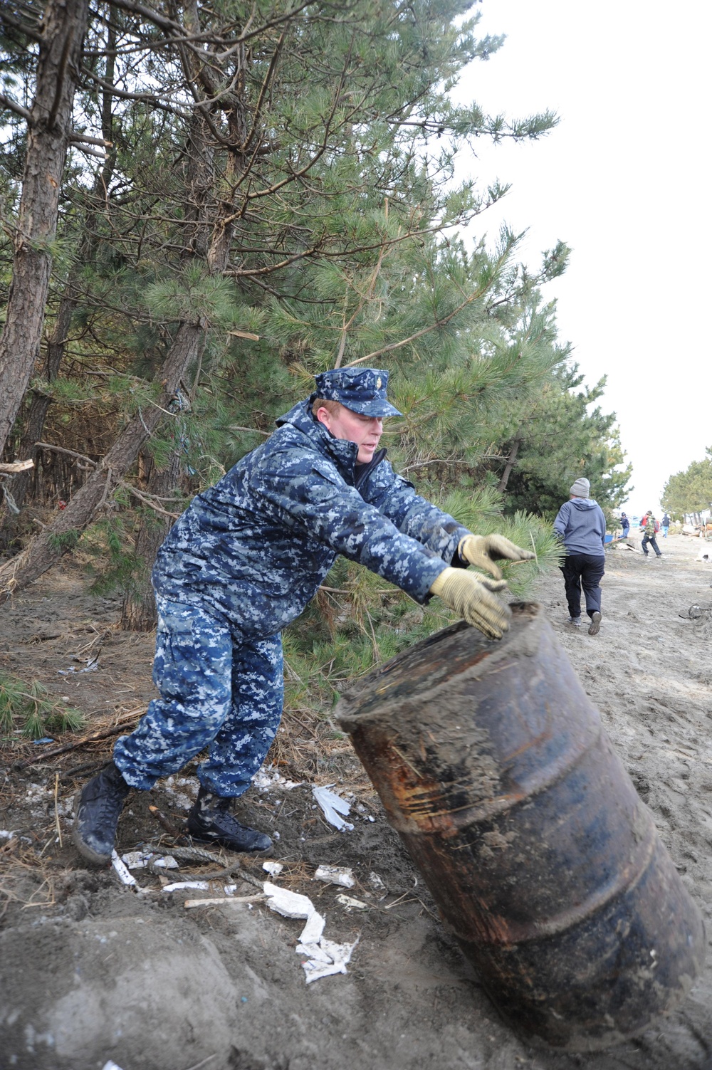 Misawa Fishing Port Clean-up