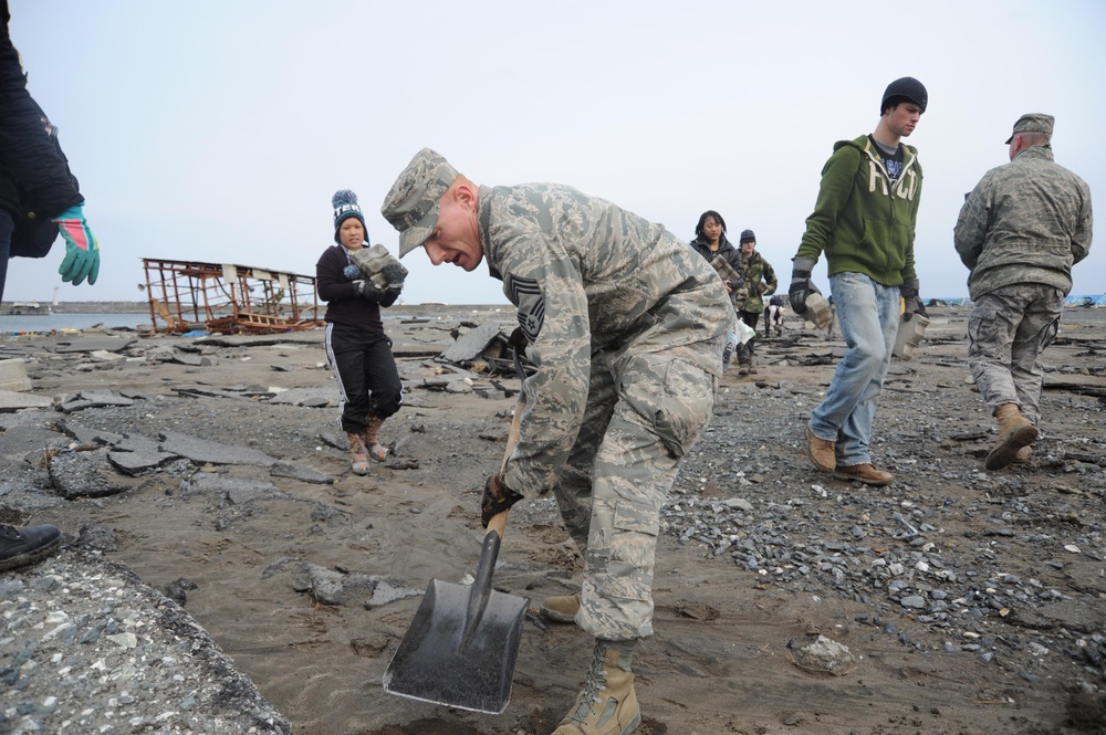 Misawa Fishing Port Clean-up