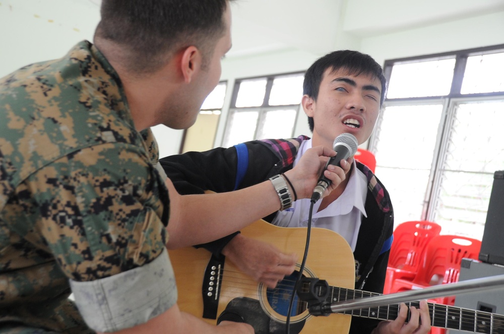 Cope Tiger 2011 Marines Help Students Gain In-Sight