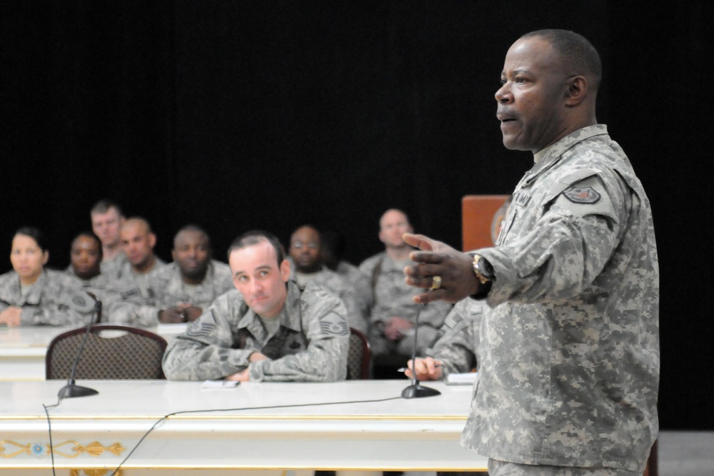 USF-I top NCO hosts professional leadership development