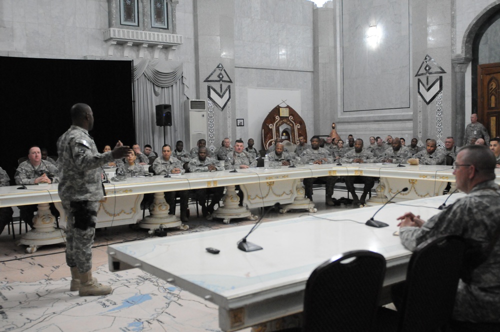 USF-I top NCO hosts professional leadership development