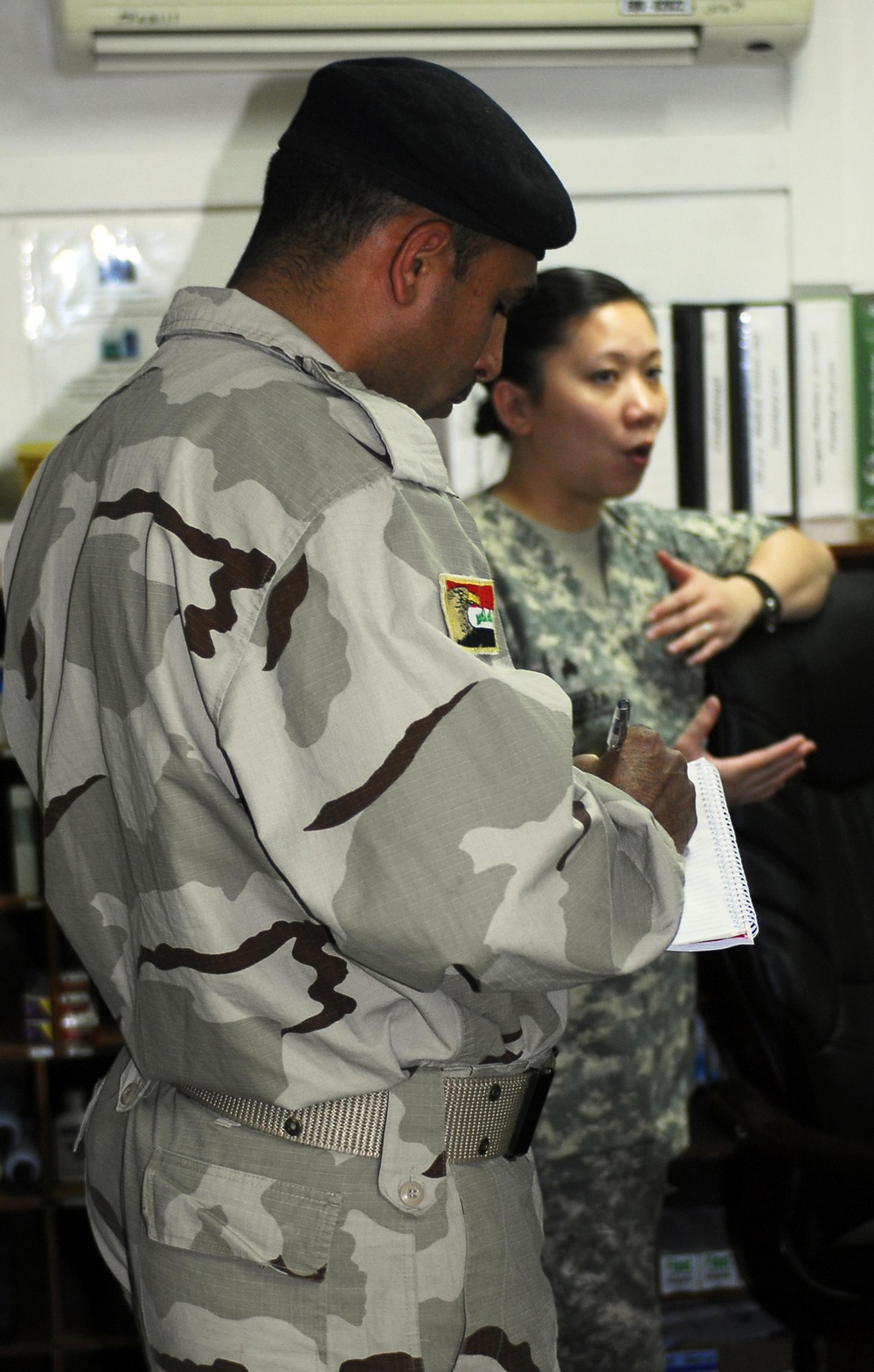 ‘Dagger’ Brigade Soldiers train Iraqi Army Medical Field Unit on physical therapy, pharmacy ops