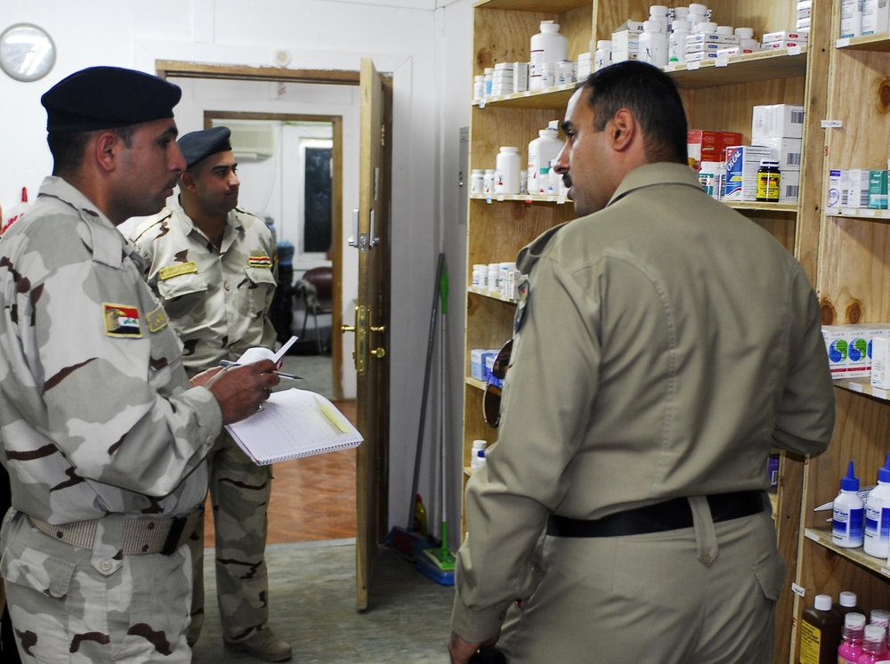‘Dagger’ Brigade Soldiers train Iraqi Army Medical Field Unit on physical therapy, pharmacy ops