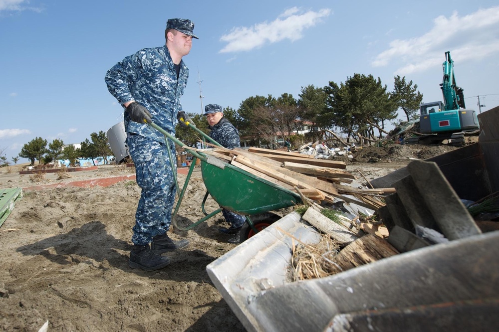 Misawa Sailors Finish up Misawa Beach Recovery