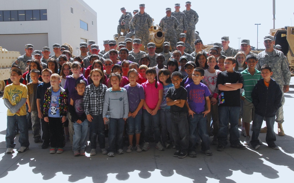 El Paso students learn about the life of a soldier during trip to Bliss