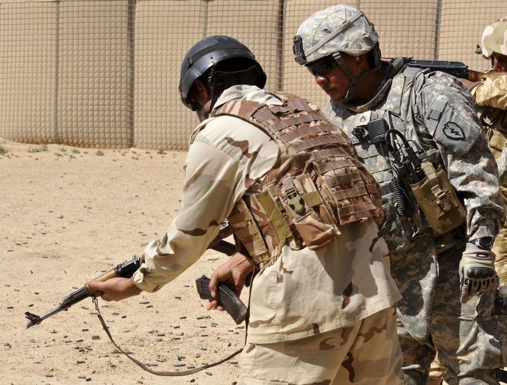 MTT Soldiers bring training tailored to IA unit’s mission
