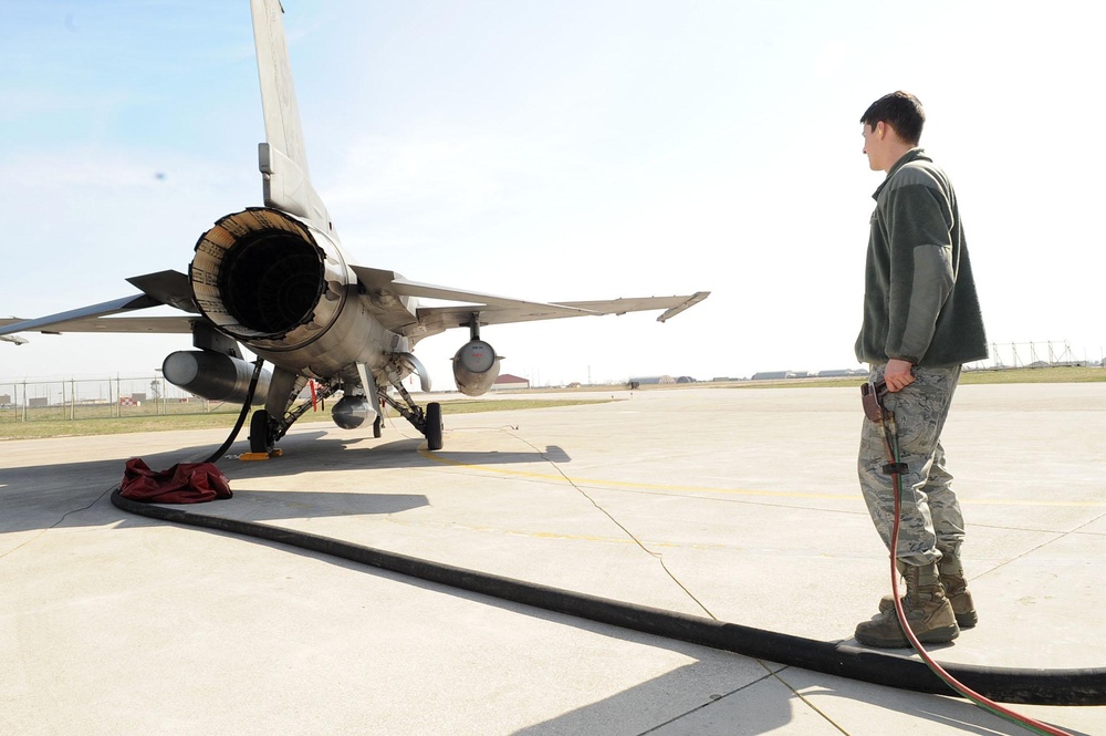 F-16 Refuels during Operation Odyssey Dawn