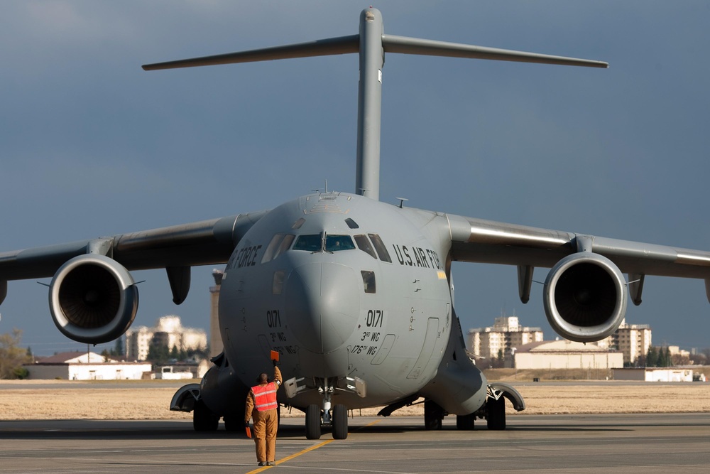 C-17 transports JGSDF convoy and troop from Okinawa