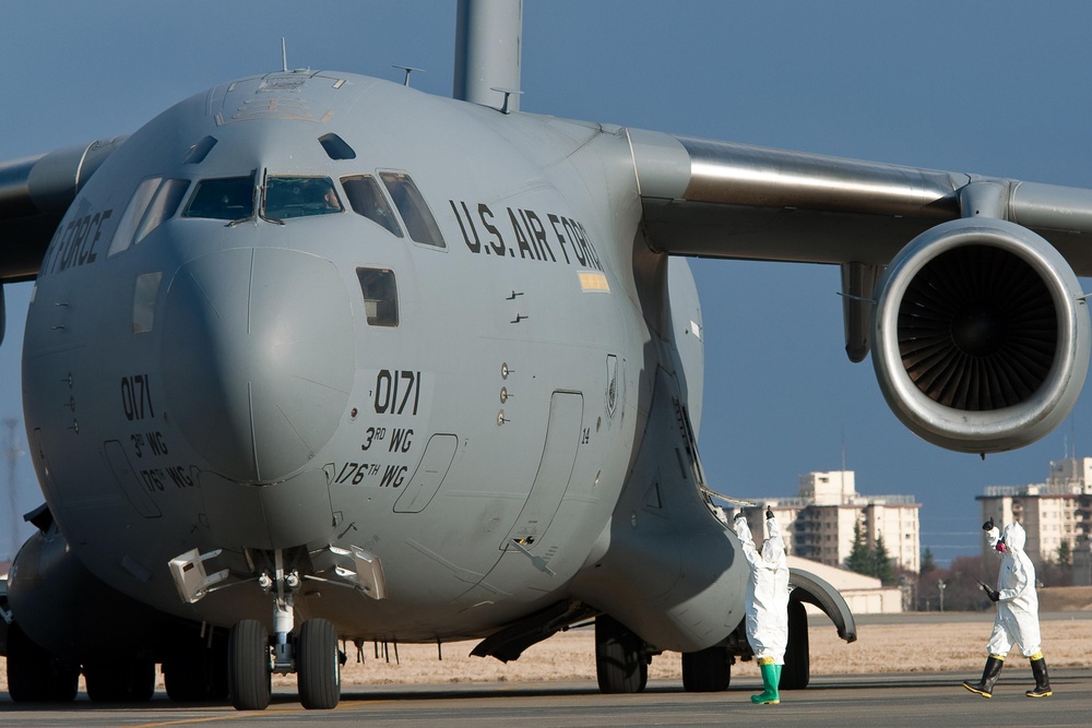 C-17 transports JGSDF convoy and troop from Okinawa